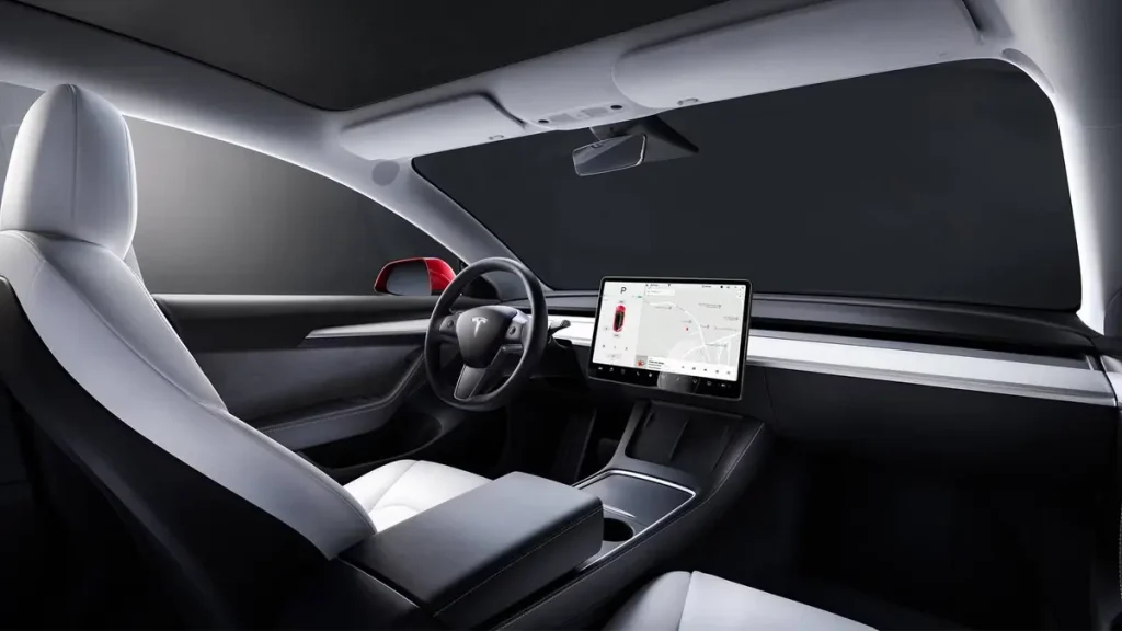 مواصفات سيارة تيسلا 3 2022 – تصميم داخلي فاخر ومريح