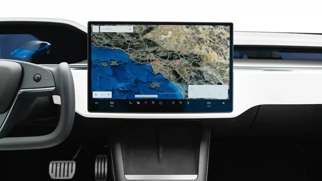 مواصفات سيارة تيسلا S 2023 – تصميم S من الداخل بجودة عالية