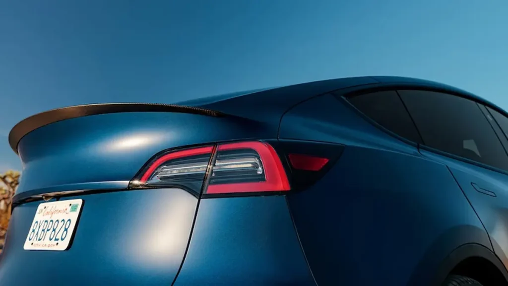 مواصفات سيارة تيسلا Y 2022 – تصميم Y من الخارج بوضوح تام