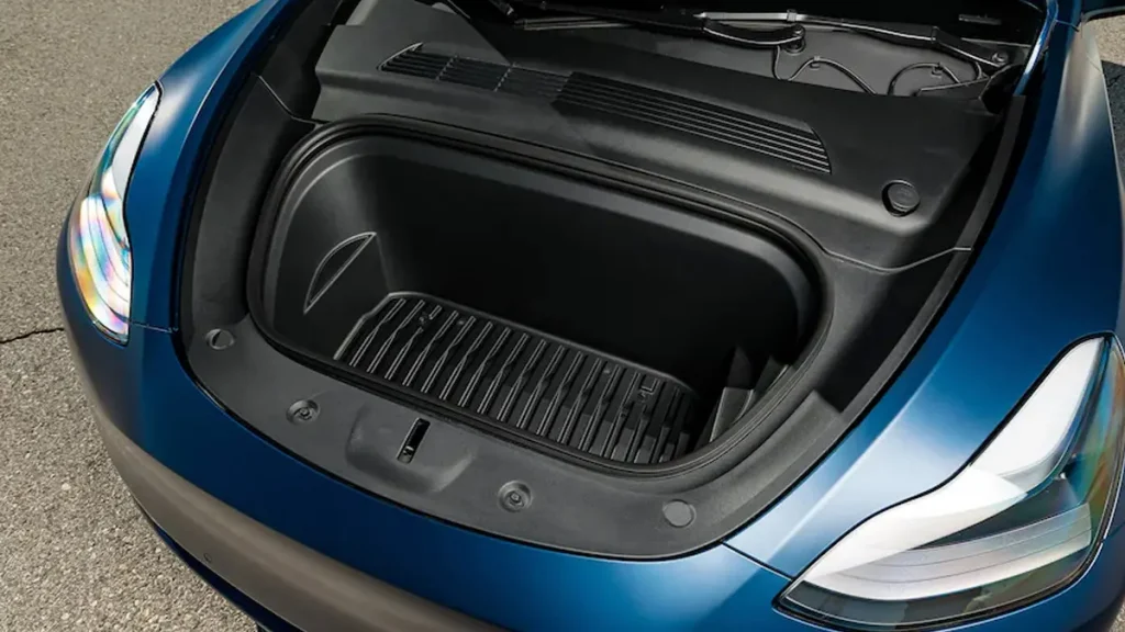 مواصفات سيارة تيسلا Y 2022 – تصميم Y من الداخل بتفاصيل واضحة