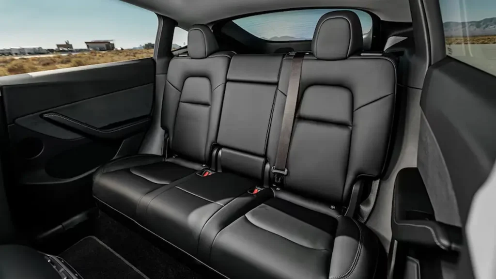 مواصفات سيارة تيسلا Y 2022 – تصميم Y من الداخل من منظور مميز