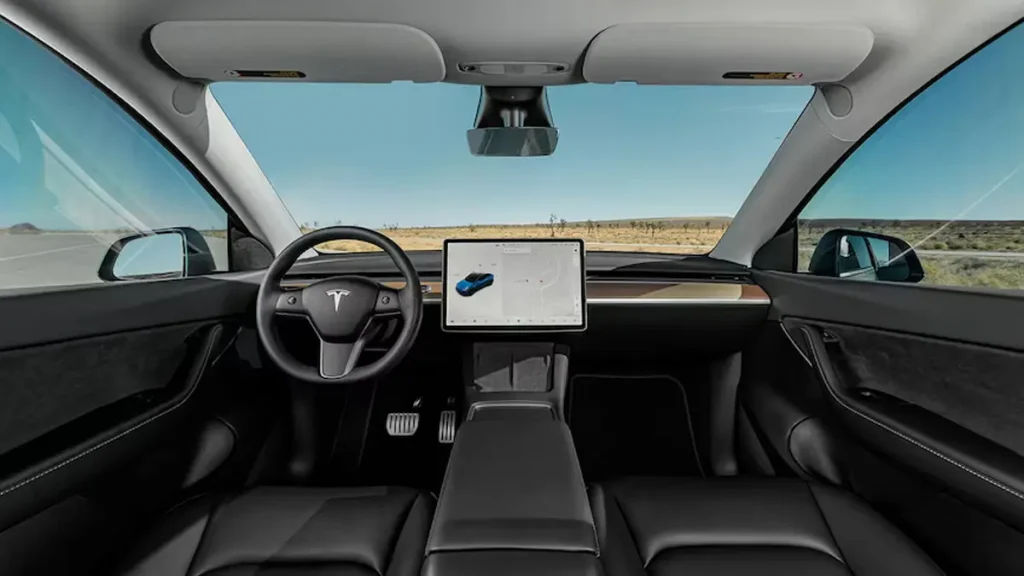 مواصفات سيارة تيسلا Y 2022 – تصميم Y من الداخل