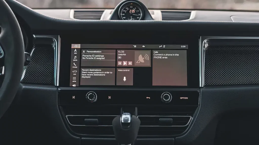 مواصفات سيارة بورش ماكان 2023 – من الداخل بتفاصيل واضحة